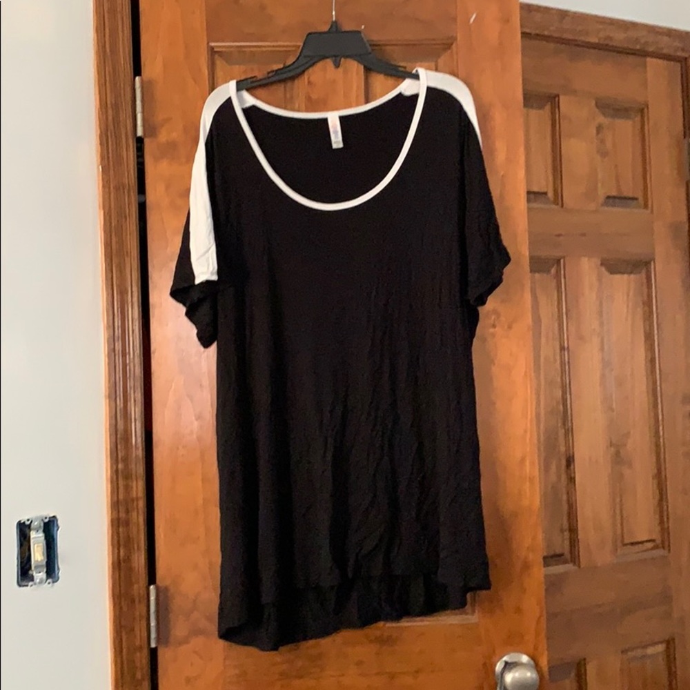 Lula roe top